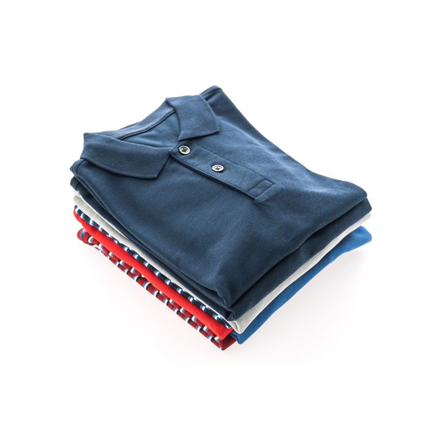 Roupas dobradas e organizadas após higienização na Lavanderia Essencial